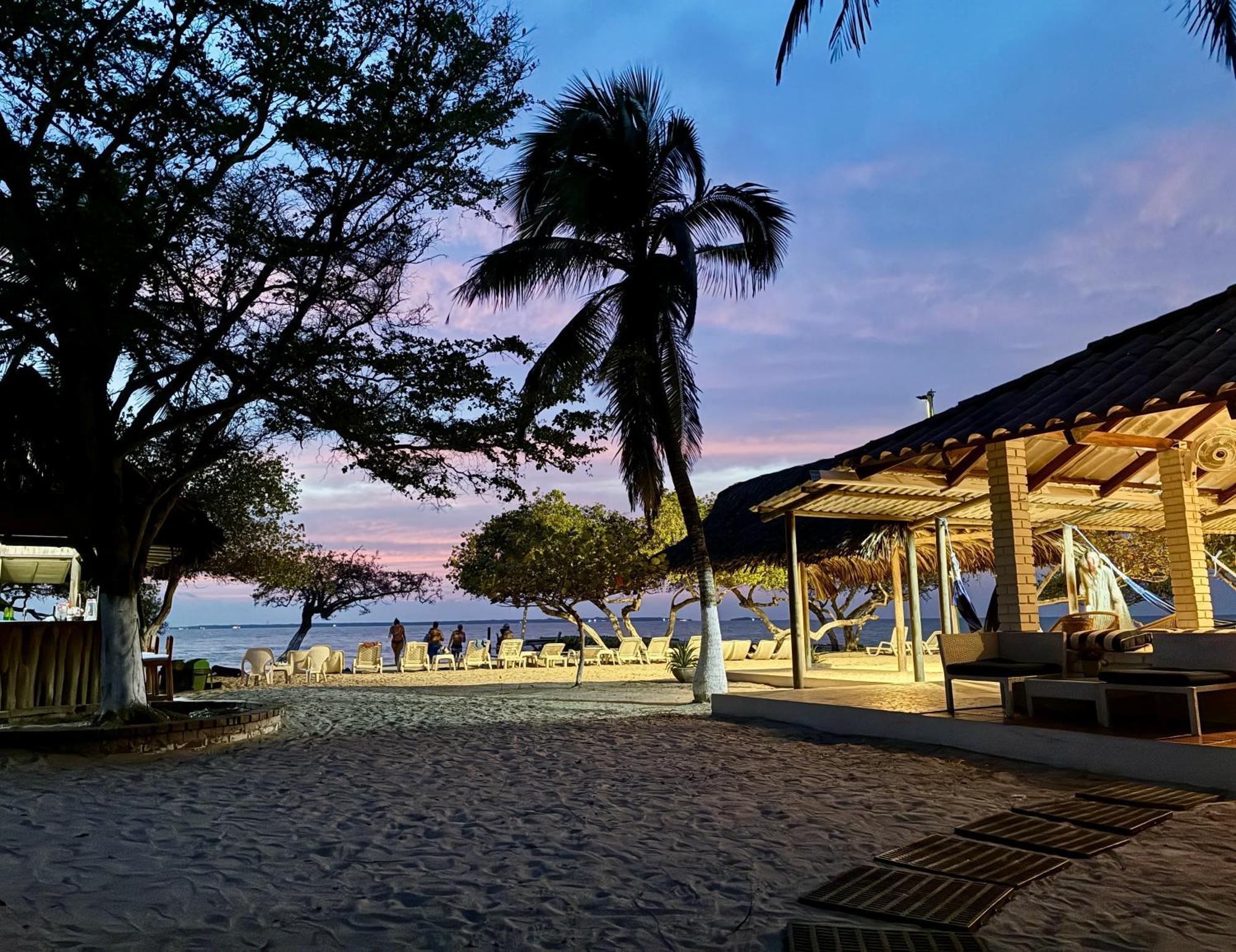Hotel Carey Beach Бару Экстерьер фото
